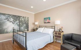 The Burbank Sanctuary - Be Pampered - Full Kitchen