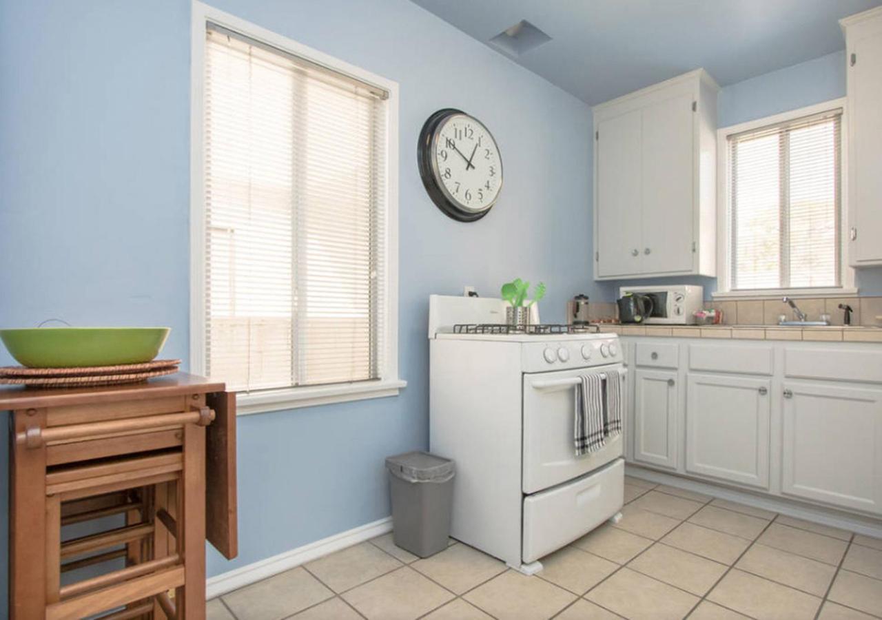 The Burbank Sanctuary - Be Pampered - Full Kitchen Exterior photo