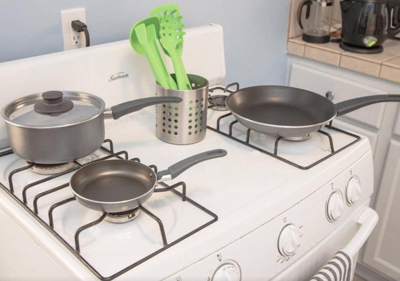 The Burbank Sanctuary - Be Pampered - Full Kitchen Exterior photo