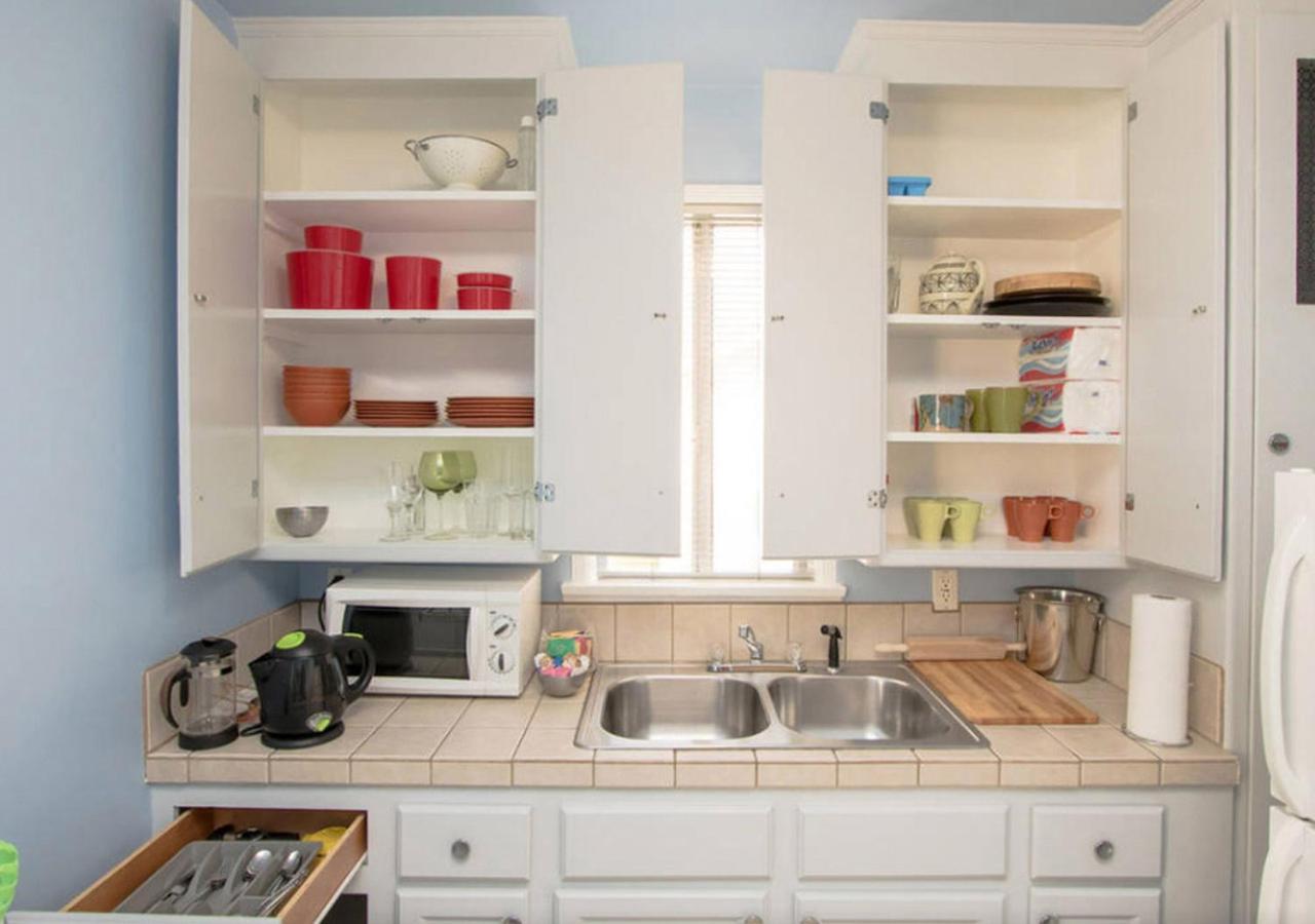 The Burbank Sanctuary - Be Pampered - Full Kitchen Exterior photo